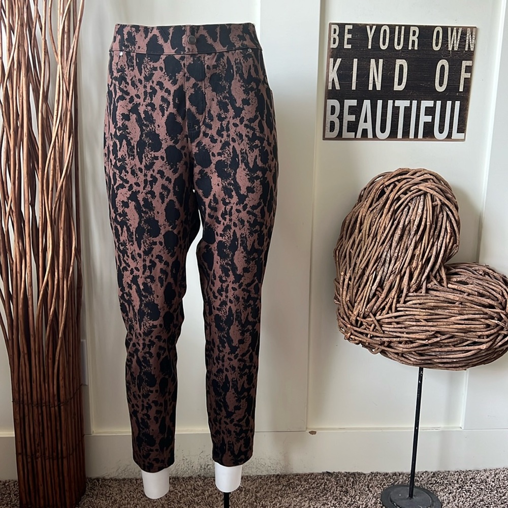Hue Brown and Black Animal Print Pull On Leggings